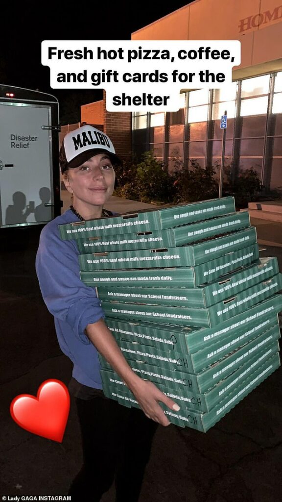H Lady Gaga μοίρασε πίτσες στους πληγέντες των φονικών πυρκαγιών (Photos) - Media