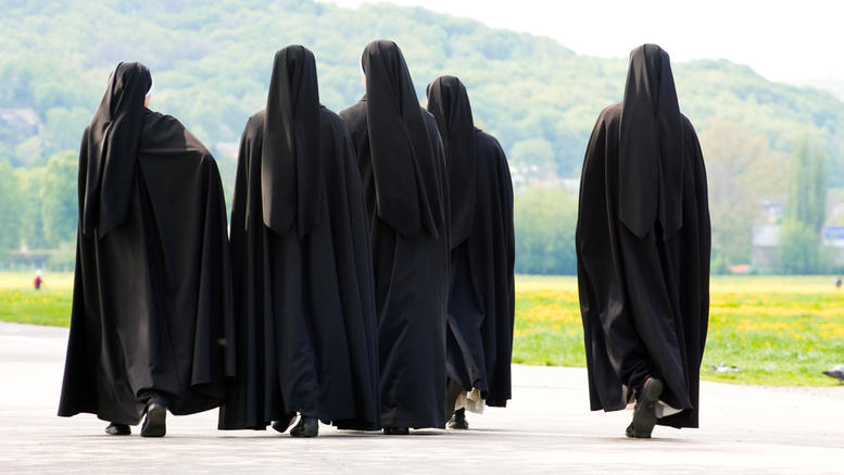 «Μαϊμού» καλόγριες εξαπατούν πιστούς στην Πάτρα - Media