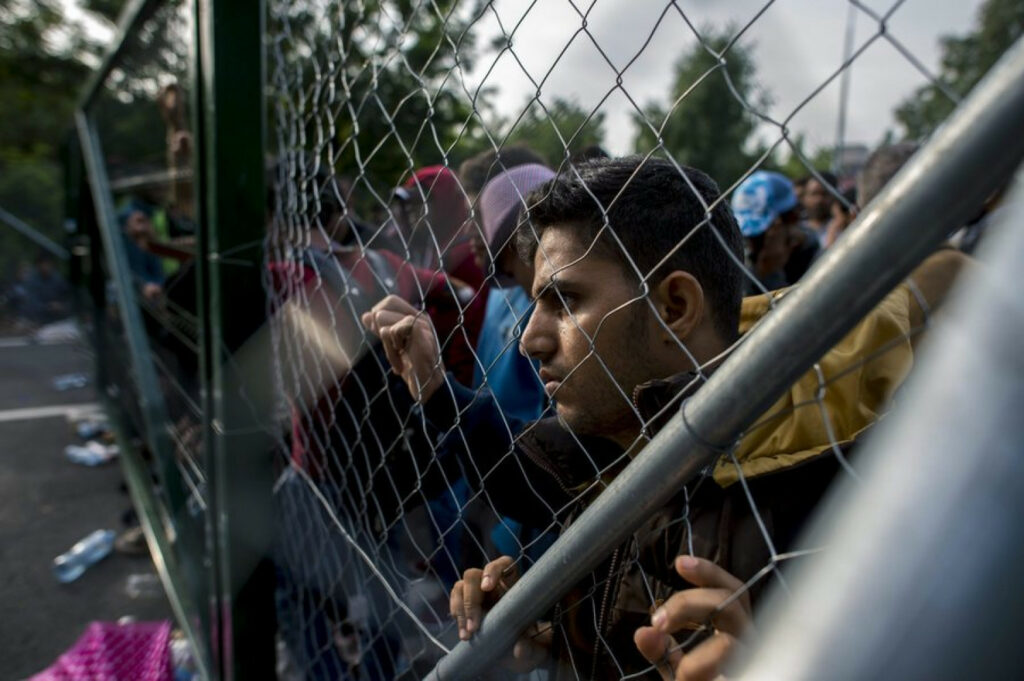 Επιστολή Καλογήρου προς Βίτσα:  5.000 πρόσφυγες σε hotspot 700 θέσεων - Media