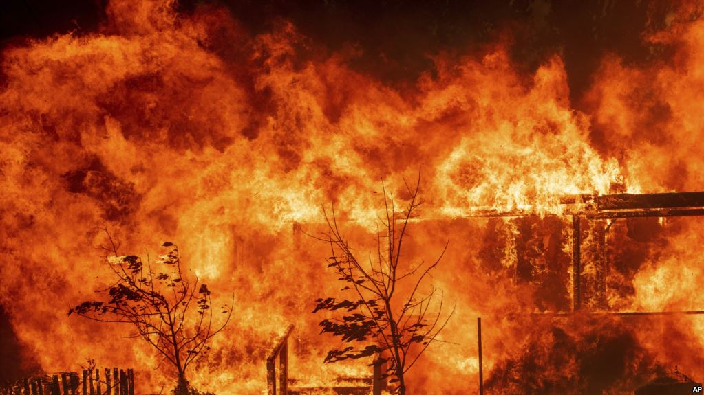 Υπό πλήρη έλεγχο τέθηκε η μεγάλη φωτιά στην Καλιφόρνια - Media