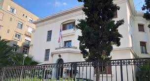 Αντρας με μαχαίρι εισέβαλε στην πρεσβεία της Σερβίας στην Αθήνα - Media