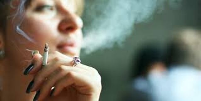 Κάπνισμα: Μεγαλύτερος ο κίνδυνος εμφράγματος στις γυναίκες - Media