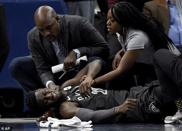 Πάγωσαν όλοι στο γήπεδο – Καρέ καρέ ο τραυματισμός παίκτη του NBA – Έβαλαν τα κλάματα οι συμπαίκτες του (Video)  - Media