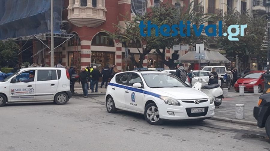 Θεσσαλονίκη: Έπεσε από τον τέταρτο όροφο του «Κόκκινου Σπιτιού» - Μεταφέρθηκε διασωληνωμένος στο νοσοκομείο - Media