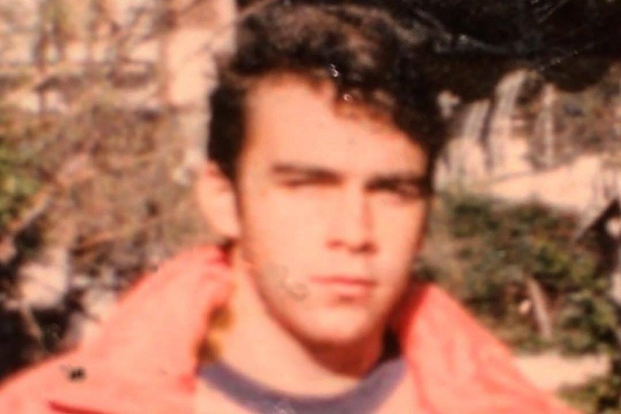 Ποιος Έλληνας παρουσιαστής είναι ο νεαρός της φωτογραφίας; (Photo) - Media
