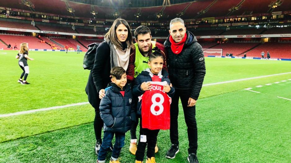 Κίνηση ανθρωπιάς από τον Παπασταθόπουλο σε ένα τυφλό παιδάκι (vid) - Media