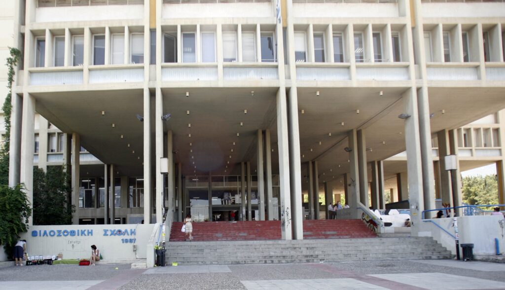 «Δεν είναι παράνομο το πάρτι του Ρουβίκωνα αλλά η κατάληψη», λέει η πρόεδρος της Φιλοσοφικής - Media