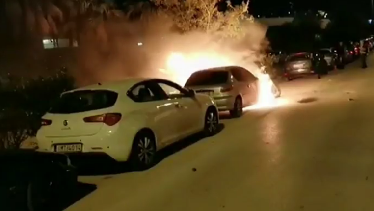 Επεισόδια και φωτιές έξω από το ΣΕΦ (Photos) - Media