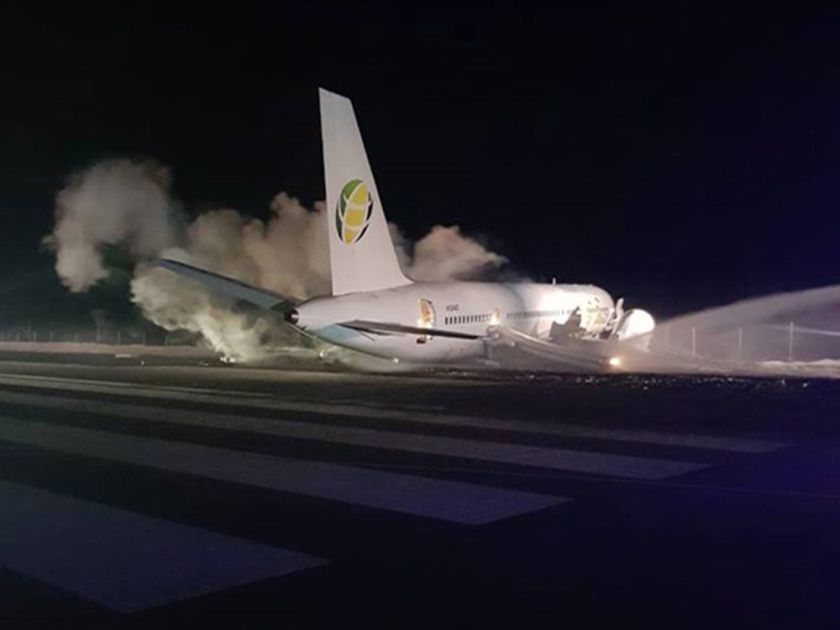 Αεροπλάνο ξέφυγε από τον διάδρομο κατά τη διάρκεια αναγκαστικής προσγείωσης (Photos) - Media