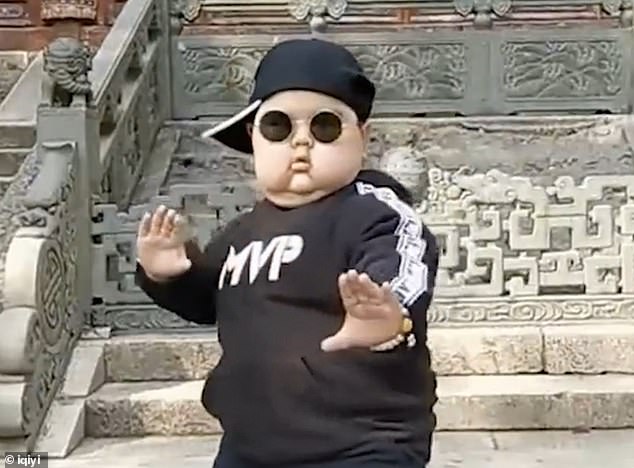 Πεντάχρονο αγόρι, ζυγίζει 40 κιλά πάσχει από μια σπάνια αθένεια – Έγινε αστέρι στο ίντερνετ και τον φωνάζουν «μικρό Βούδα» (Video)  - Media