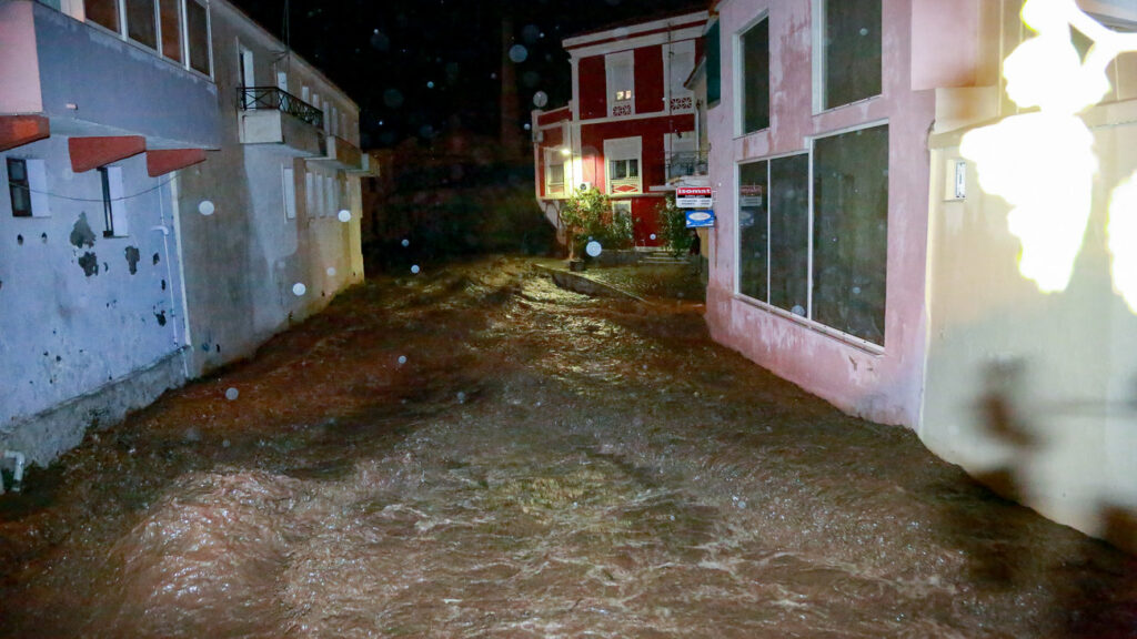 Σε κατάσταση έκτακτης ανάγκης η Λέσβος - Media