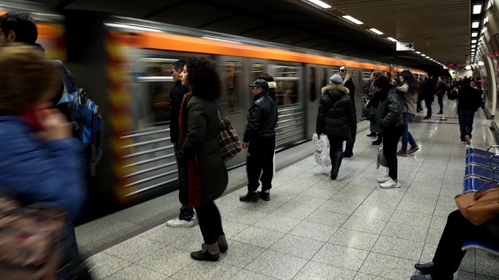Μεγάλες καθυστερήσεις στο Μετρό - Ακίνητος συρμός στο «Συγγρού-Φιξ» - Media
