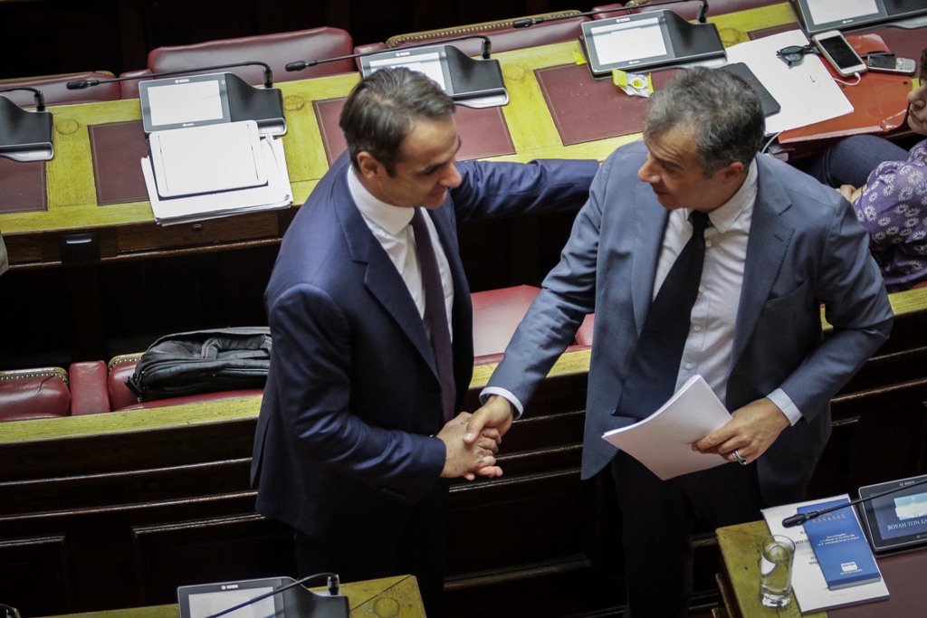 Μητσοτάκης και Θεοδωράκης παρουσιάζουν μαζί το βιβλίο του Χατζηδάκη - Media