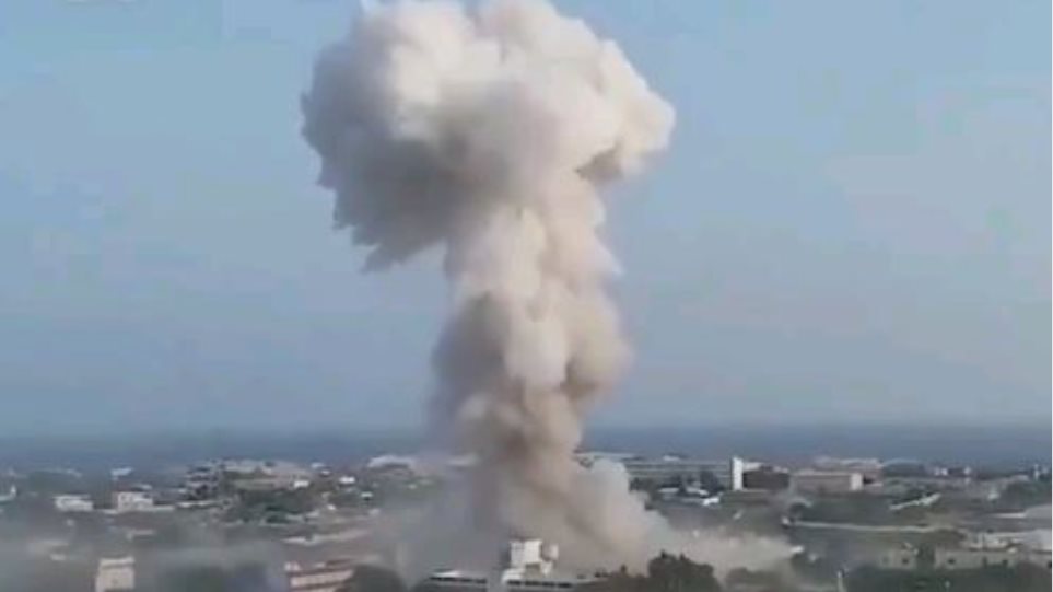 Η στιγμή της έκρηξης με τους 20 νεκρούς στη Σομαλία (Video) - Media