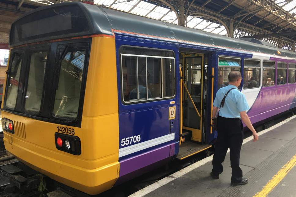 Αδιαφορούν οι ιδιωτικές σιδηροδρομικές εταιρείες στη Βρετανία για τα παράπονα των επιβατών - Media