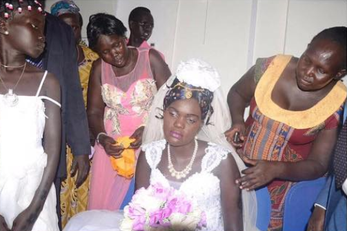 17χρονη πουλήθηκε στο Facebook για 500 αγελάδες, 3 αυτοκίνητα και 10.000 δολάρια (Photos) - Media