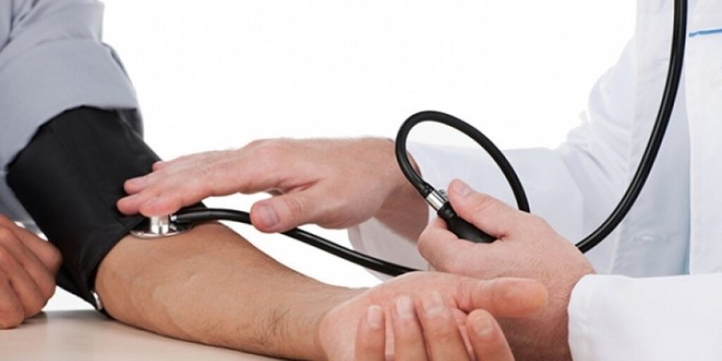 Υψηλή αρτηριακή πίεση πριν τα 40: Πόσο αυξάνει τον κίνδυνο εμφράγματος και εγκεφαλικού - Media