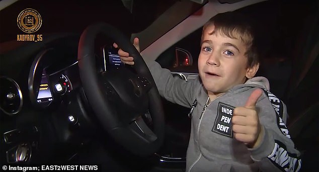 Πεντάχρονος κέρδισε μια μερσεντές επειδή έκανε συνεχόμενα 4.105 πους – απς (Photos & Video)  - Media