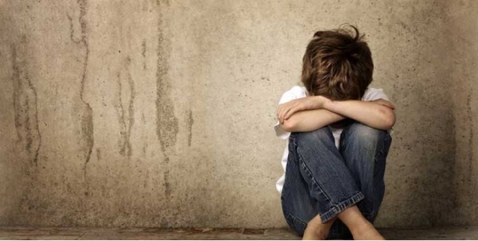 Εισαγγελική παρέμβαση για 4χρονο αγοράκι που δεν μιλά - Ζει σε ερείπιο στον Βόλο - Media