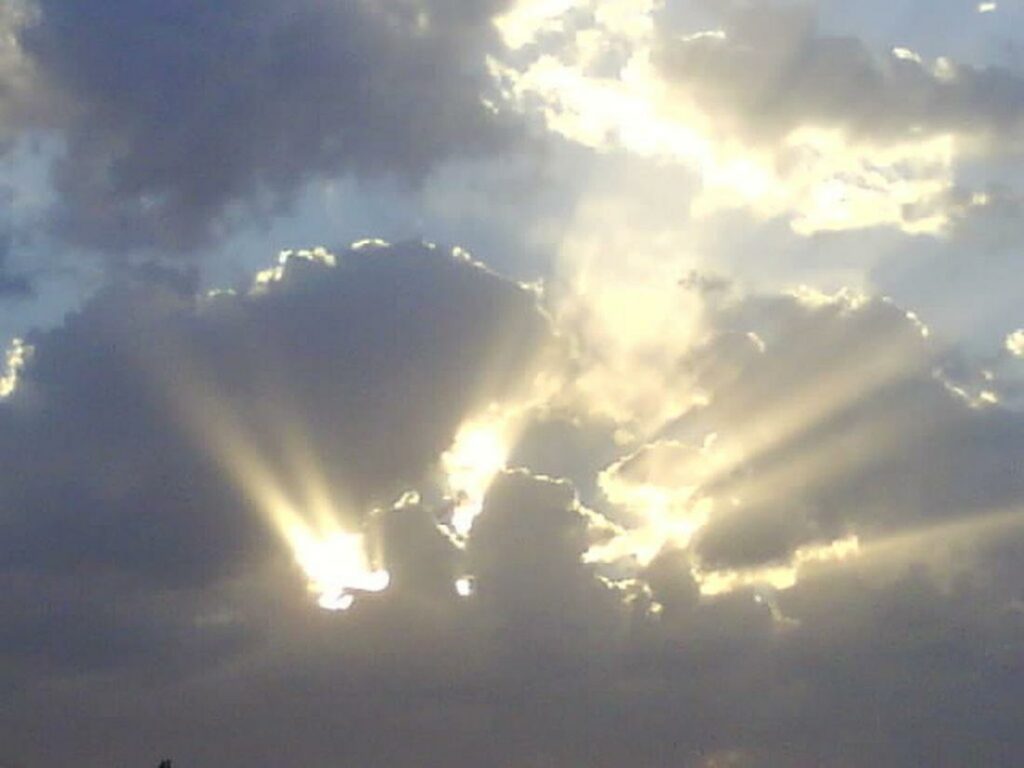 Συννεφιά και ζέστη προβλέπεται την Τρίτη - Media