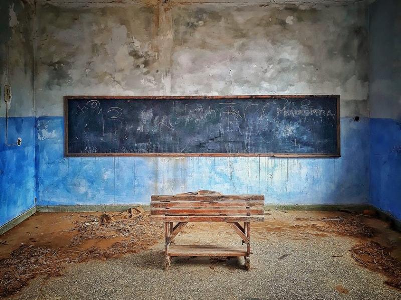 Τήνος: Ένα σχολείο, ένα θρανίο, ένας μαθητής και η εγκατάλειψη (Photo) - Media