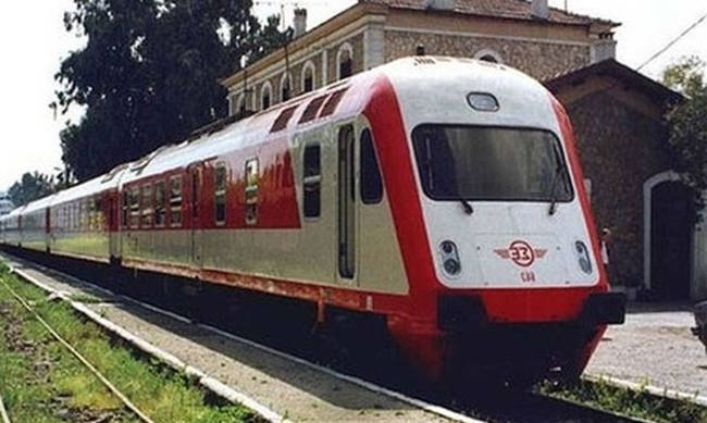 Τρένο παρέσυρε αυτοκίνητο στα Τρίκαλα - Media