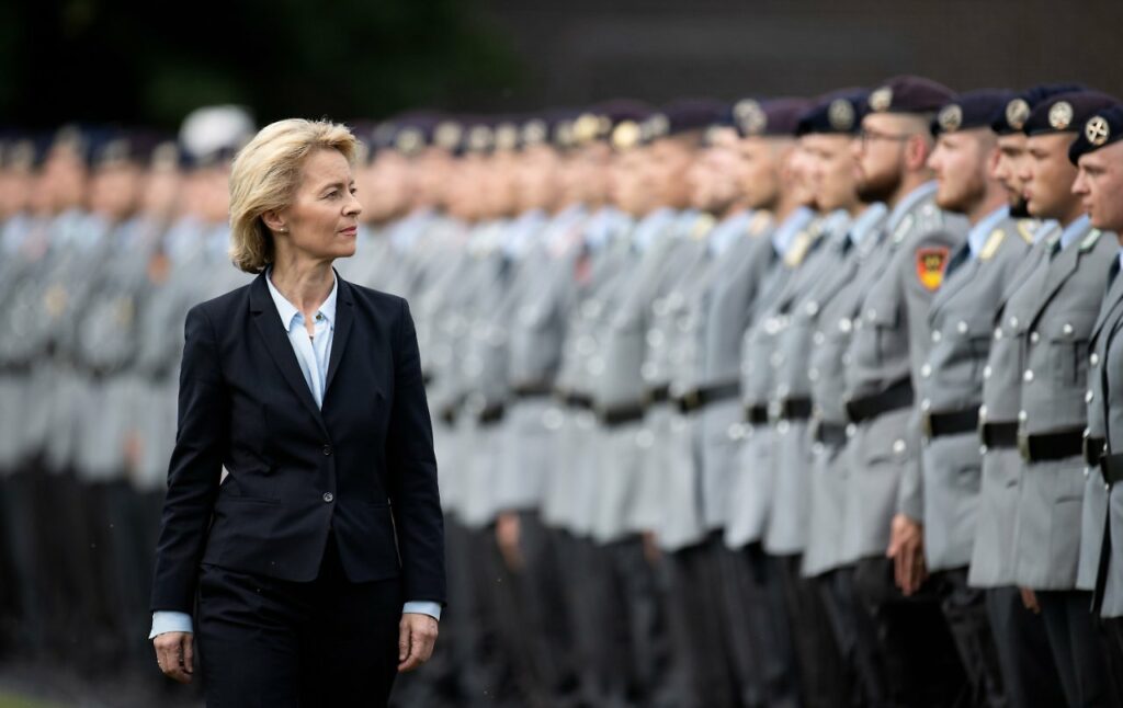 Διαφθορά στη Γερμανία: Στο στόχαστρο η υπουργός Άμυνας για «τρελές» δαπάνες - Media