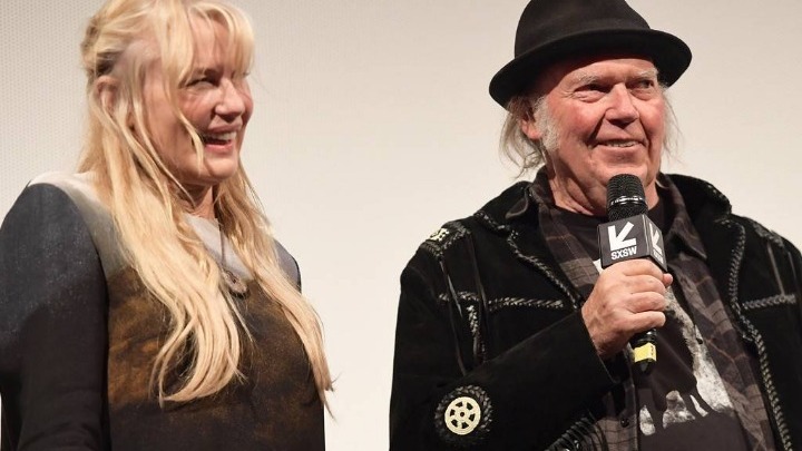 Ο Νιλ Γιανγκ παντρεύτηκε την Ντάριλ Χάνα! - Media