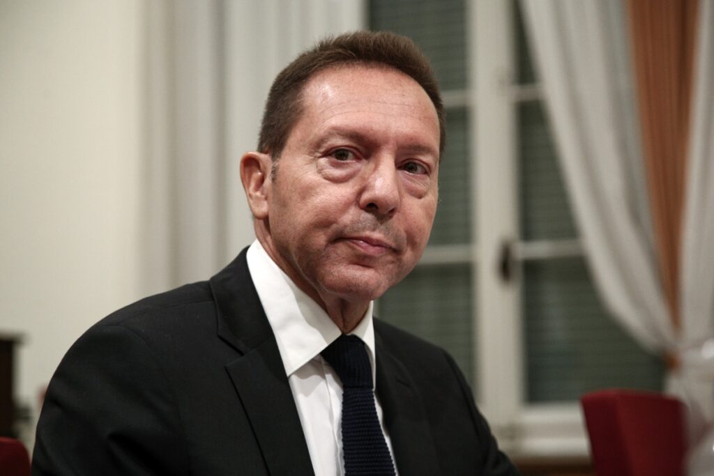 Στουρνάρας: «Εγώ και η σύζυγός μου δεν έχουμε σκελετούς στο συρτάρι»  - Media