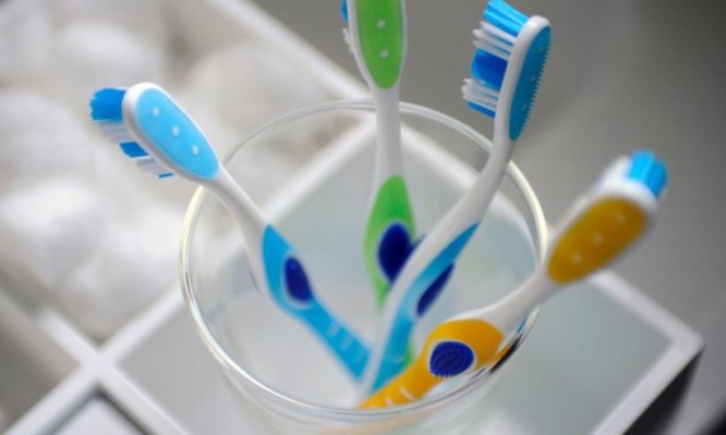 Να γιατί δεν πρέπει να αφήνετε την οδοντόβουρτσα στην τουαλέτα - Media