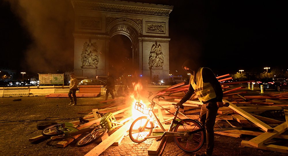 Κύμα ακυρώσεων στα ξενοδοχεία στο Παρίσι εξαιτίας των «κίτρινων γιλέκων» - Media