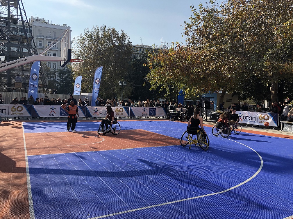 Η Πλατεία Συντάγματος μεταμορφώθηκε σε γήπεδο μπάσκετ από τον ΟΠΑΠ για το «2ο Ηοpe Streetball» της ΟΣΕΚΑ - Media