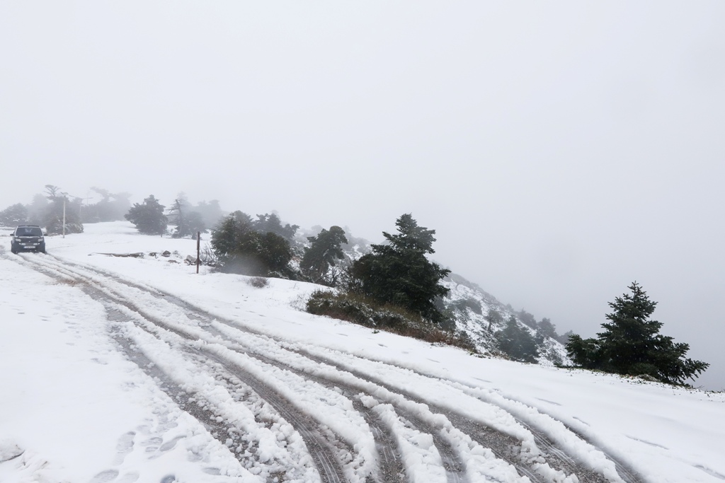 Χιόνι και κακοκαιρία: Προβλήματα στο οδικό δίκτυο – Με αλυσίδες στην Πάρνηθα - Media