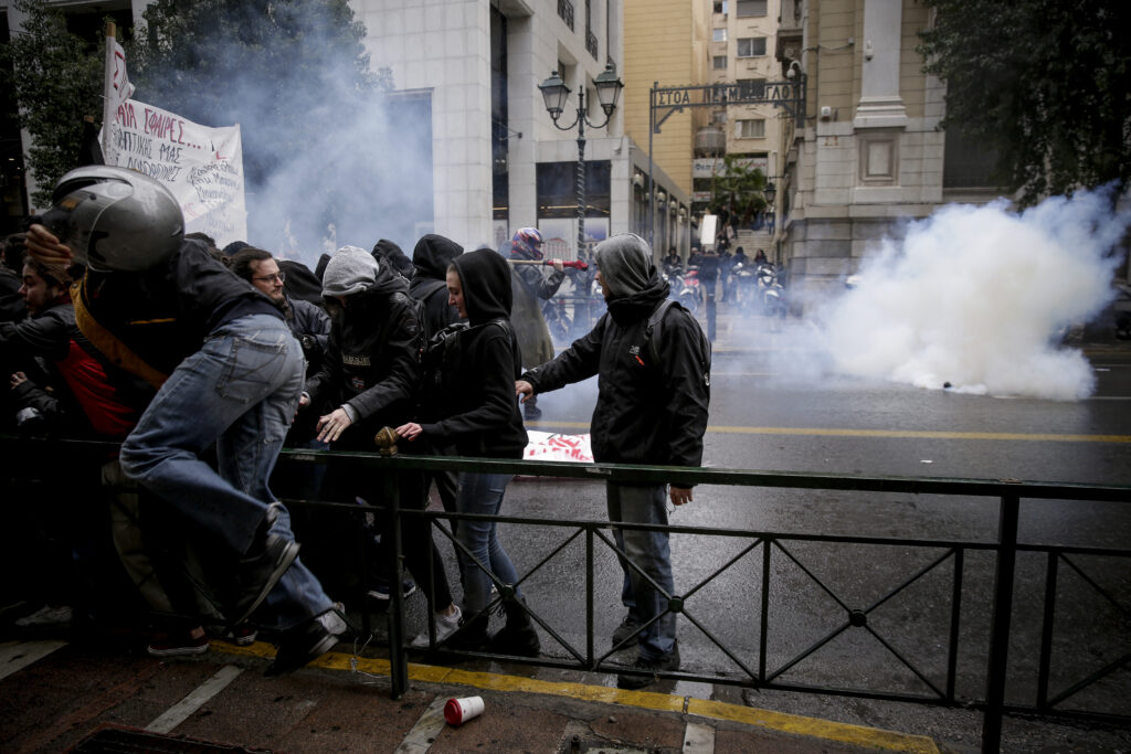 Δέκα προσαγωγές στο μαθητικό συλλαλητήριο στη μνήμη του Αλέξη Γρηγορόπουλου (Photos) - Media