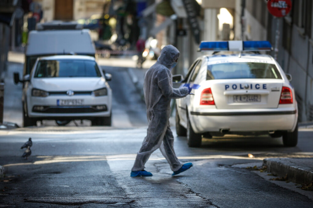 Έκρηξη στο Κολωνάκι με τραυματία αστυνομικό - Δεν υπήρξε προειδοποίηση (Photos/Video) - Media