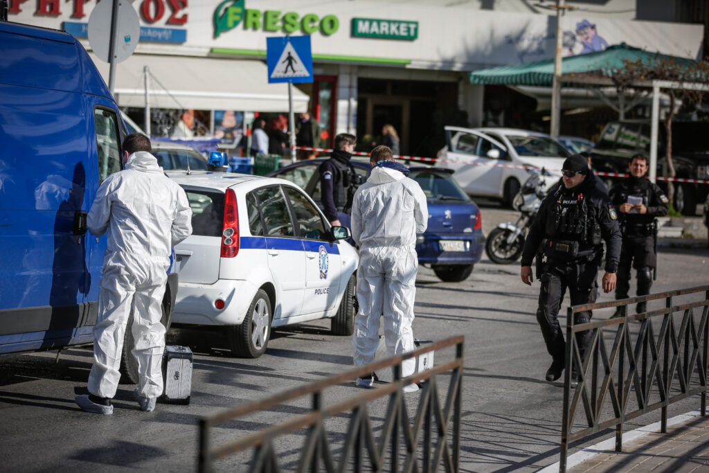 Αρπαγή επιχειρηματία στον Πειραιά: «Πάω να τρελαθώ - Το παιδί μου είναι διαμάντι» λέει ο πατέρας (Video) - Media