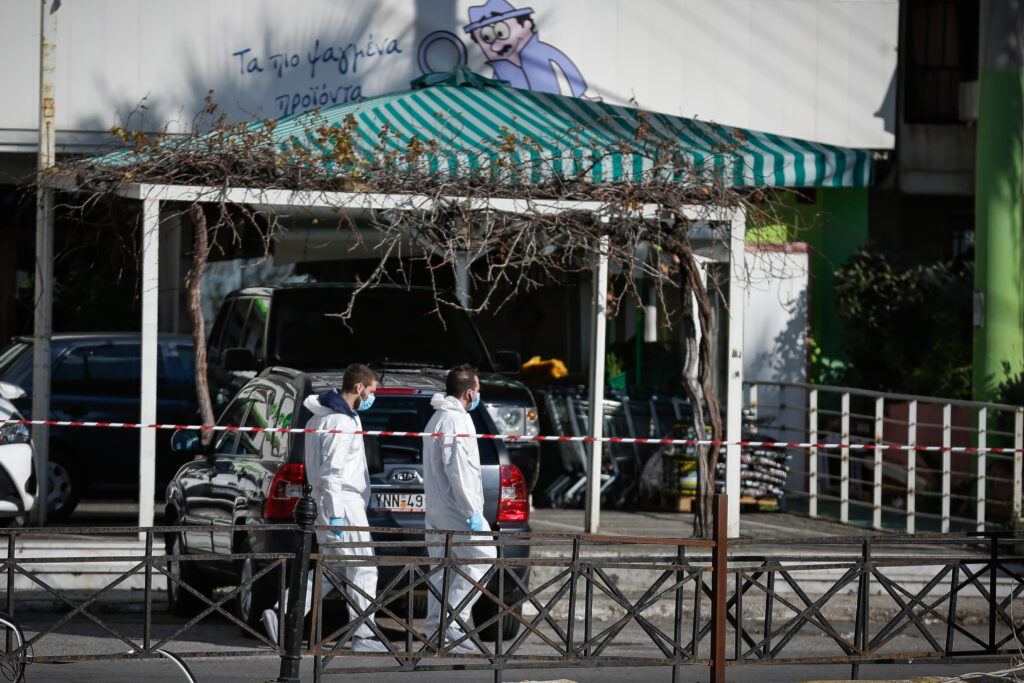 Αρπαγή επιχειρηματία στον Πειραιά: Μπλούζες ΕΚΑΜ φόραγαν οι κακοποιοί - Media