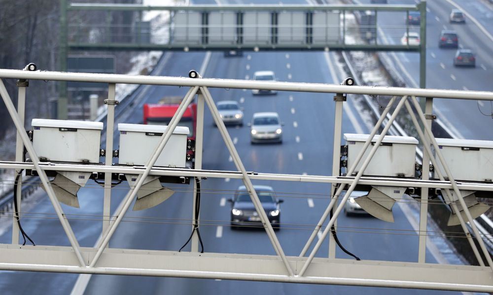 Βγήκε για την «ανάγκη» του και πριν προλάβει να γυρίσει, το αυτοκίνητό του... έπεσε σε γκρεμό - Media