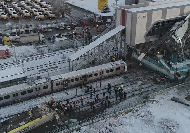 Συλλήψεις στην Τουρκία μετά το σιδηροδρομικό δυστύχημα με 9 νεκρούς και 90 τραυματίες - Media