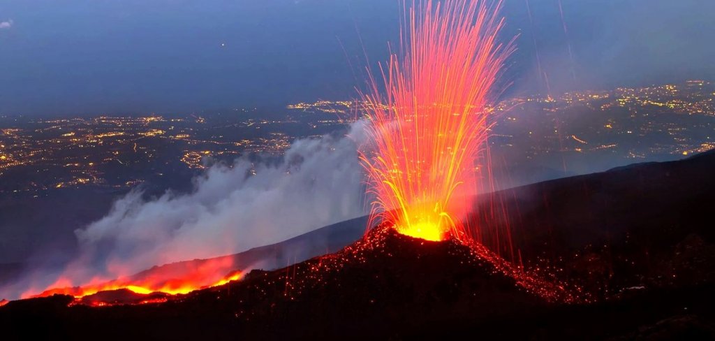 Ιταλία: Εξεράγγη το ηφαίστειο της Αίτνας – Κλειστό το αεροδρόμιο (Photos) - Media