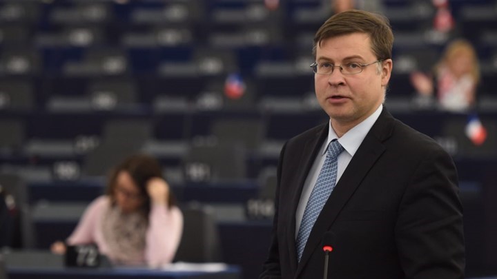 Ντομπρόβσκις: Ο ελληνικός προϋπολογισμός για το 2019 είναι «συμβατός» με το Σύμφωνο Σταθερότητας - Media