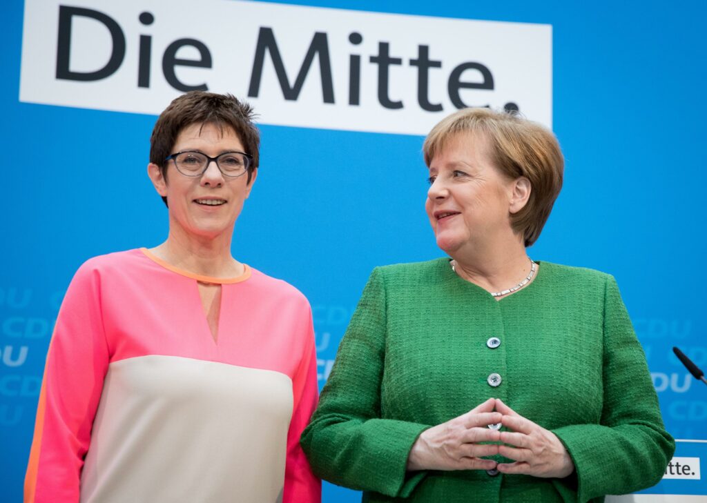 Συνέδριο CDU: Καρενμπάουερ και Μερτς στο δεύτερο γύρο για την προεδρία - Media
