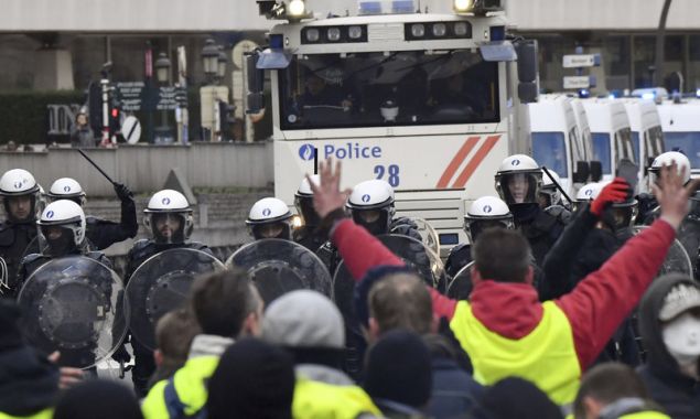 Τα «Κίτρινα γιλέκα» εξαπλώνονται -  Δεκάδες συλλήψεις στις Βρυξέλλες [Photos] - Media