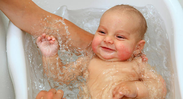 Μωράκι 13 μηνών πνίγηκε στο μπάνιο μέσα σε δυο λεπτά – Η μητέρα του το άφησε για να δει εάν δουλεύει το πλυντήριο  - Media