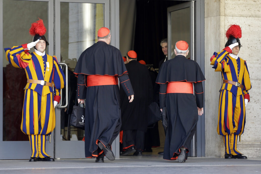 Σκάνδαλο παιδεραστίας συγκλονίζει το Βατικανό: Ο Πάπας απομάκρυνε δύο καρδινάλιους - Media