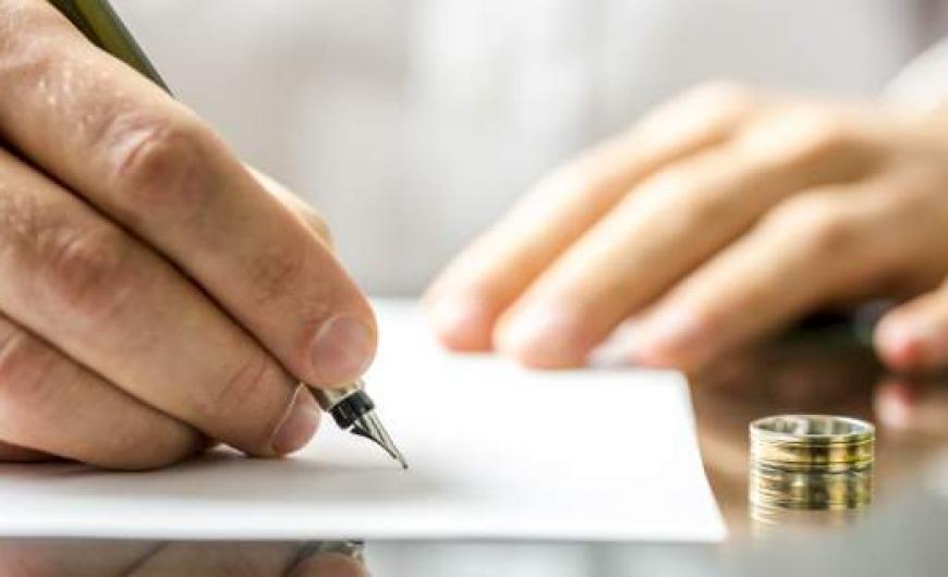 Διαζύγιο για πασίγνωστο ζευγάρι: «Θα παίρνεις διατροφή 21.000 ευρώ αν δεν παντρευτείς άλλον»! (Photo) - Media