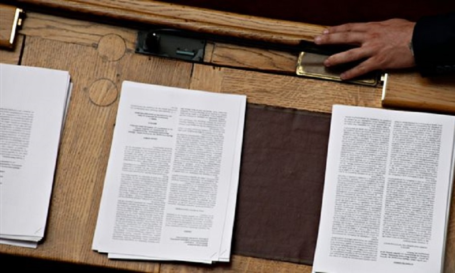 Χαμός στη Βουλή: «Μπαράζ» τροπολογιών της τελευταίας στιγμής - Αποχώρησαν Ποτάμι και ΚΚΕ - Media