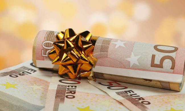 Δώρο Χριστουγέννων: Τι ισχύει για τους ανέργους του ΟΑΕΔ και τον ιδιωτικό τομέα - Media