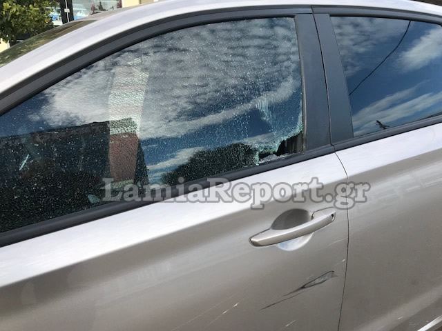 Λαμία: Έσπασε με το κεφάλι παράθυρο αυτοκινήτου (Photos) - Media