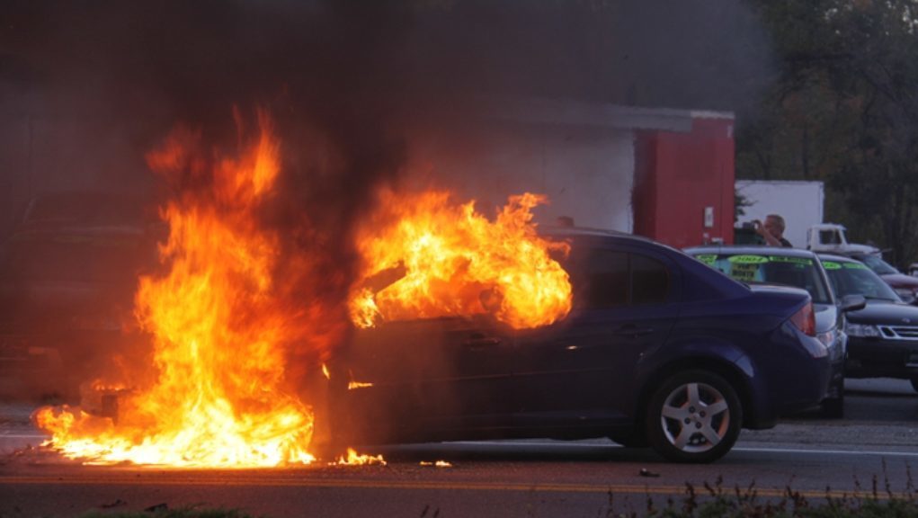 Νέο Ηράκλειο: Στις φλόγες τέσσερα αυτοκίνητα - Media